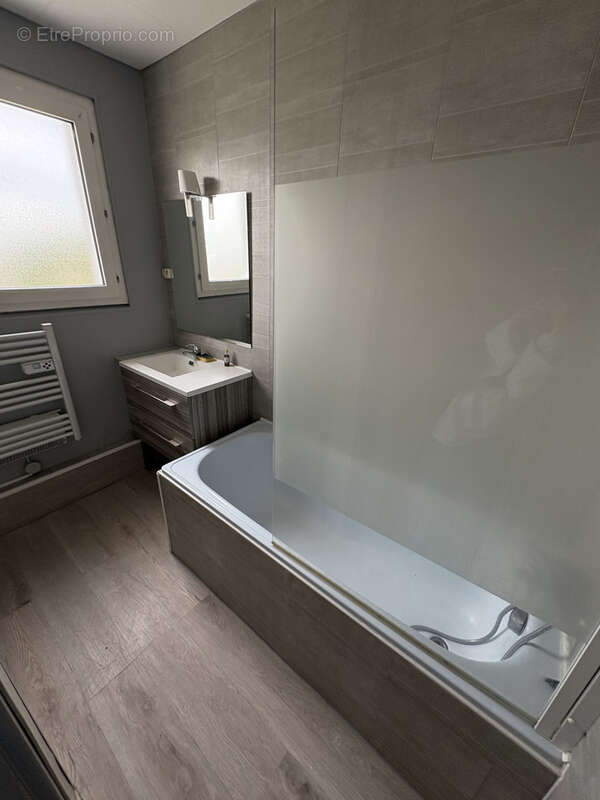 Appartement T3 rénové avec garage et cave   Résidence sécurisée à Vierzon - photo 7