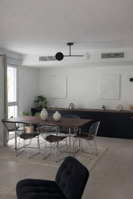 Appartement à SAINT-LAURENT-DU-VAR