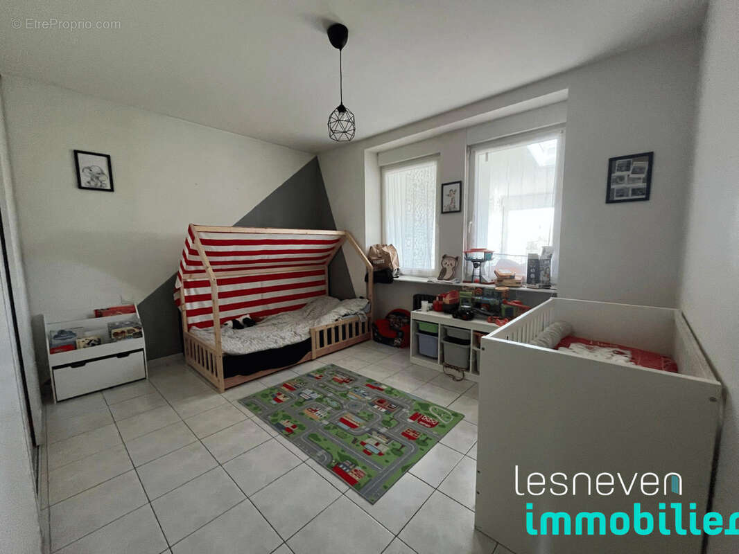 Appartement à PLOUVIEN