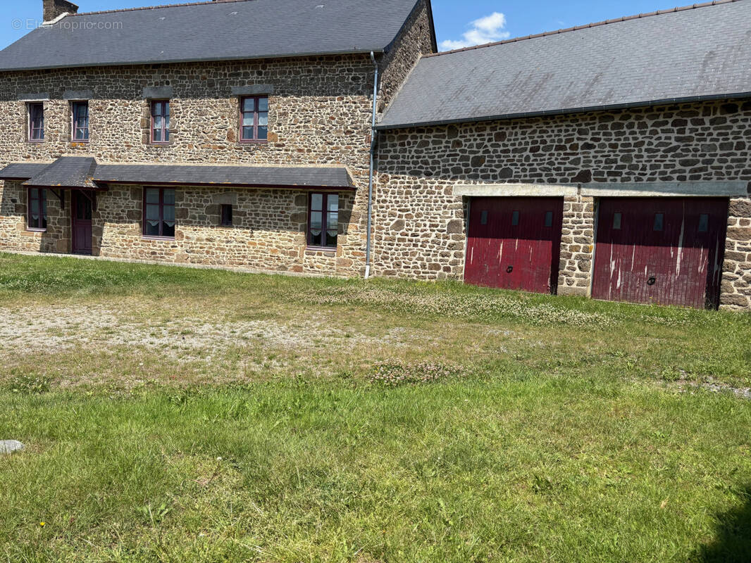 Maison à MONTREUIL-POULAY