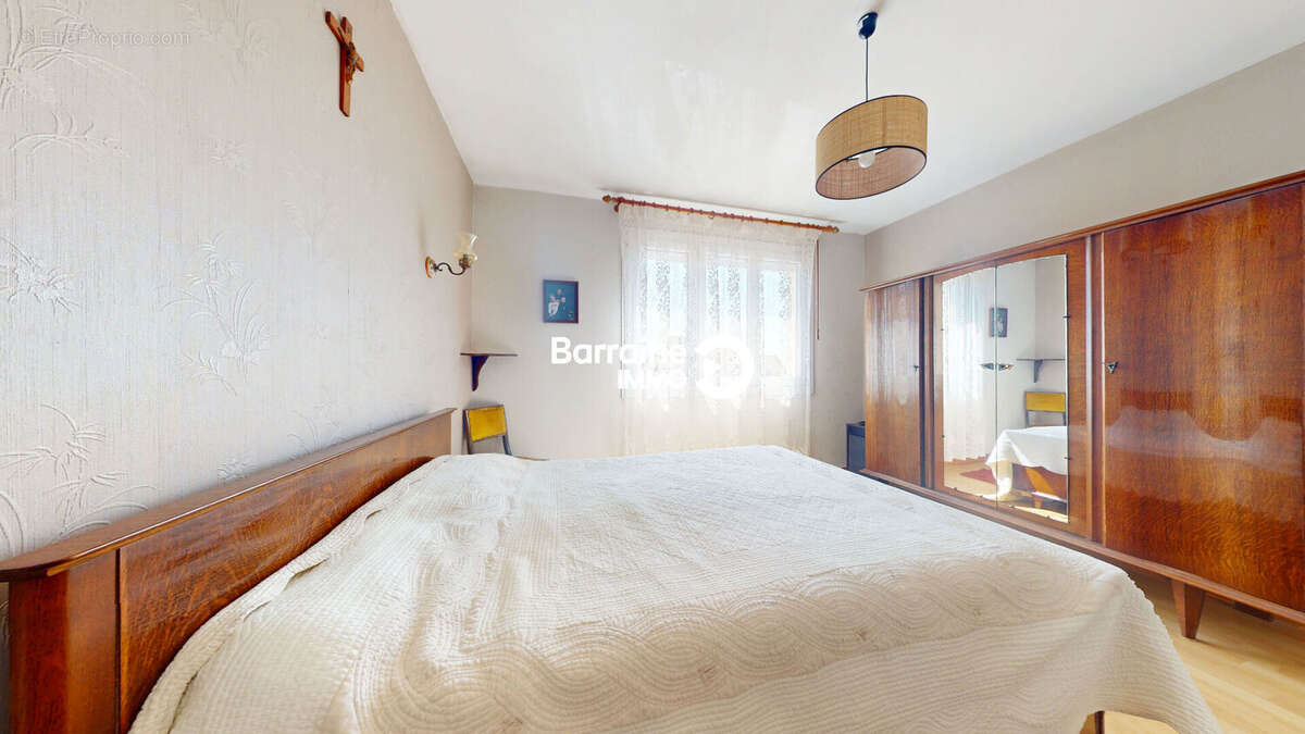 Barraine IMMO - Maison 7 pièces à vendre à Plabennec de 123.6 m² Possibilité 150 m² habitables - Terrain clos de 1020 m² - photo 11