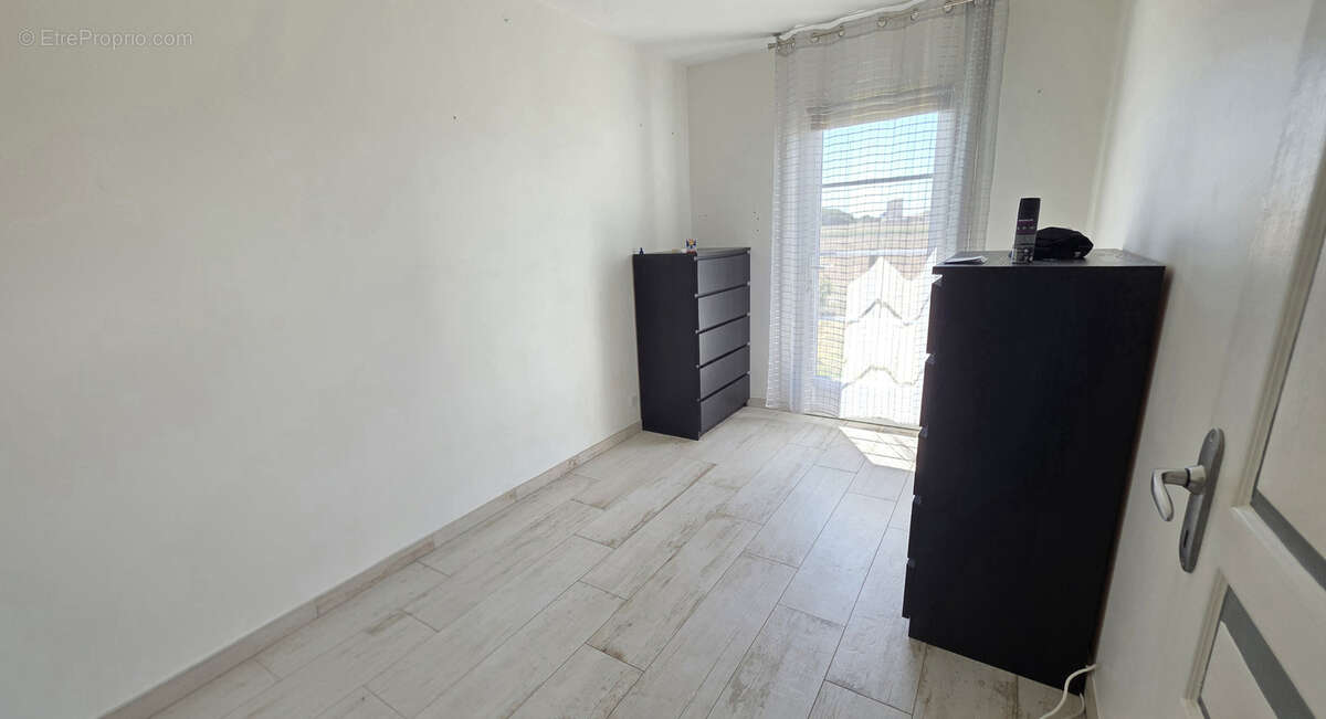 Maison de plain-pied au calme   3 chambres, garage et terrain clos de 437 m2 - photo 8