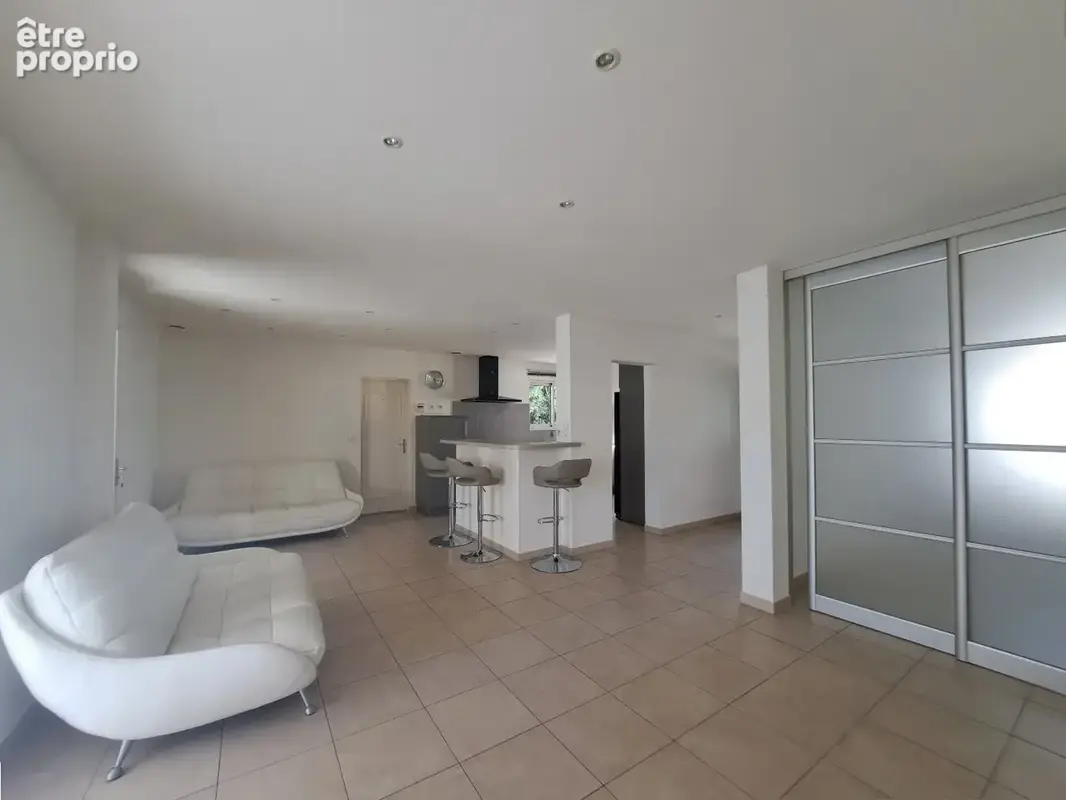 Maison avec 2 appartements et dépendance sur un terrain avec piscine - photo 7