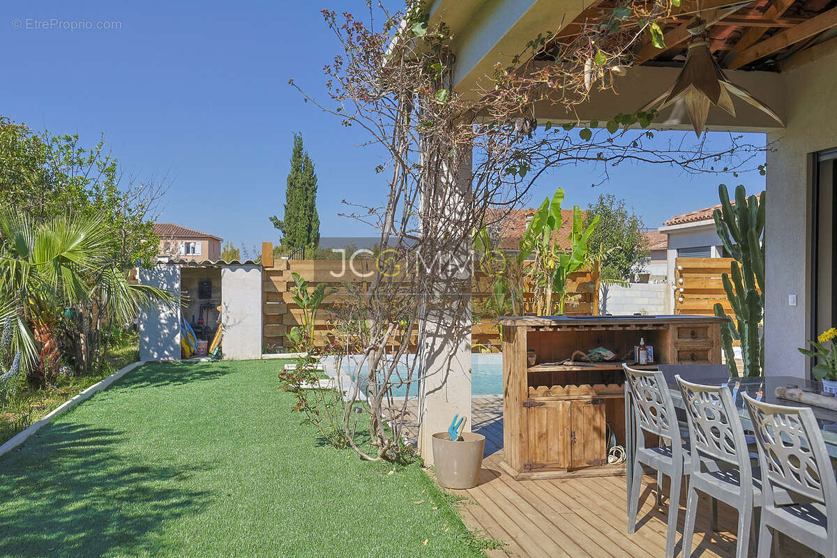 Villa d'architecte -152 m2 avec piscine et garage de 40m2 à proximité des commodités - photo 14