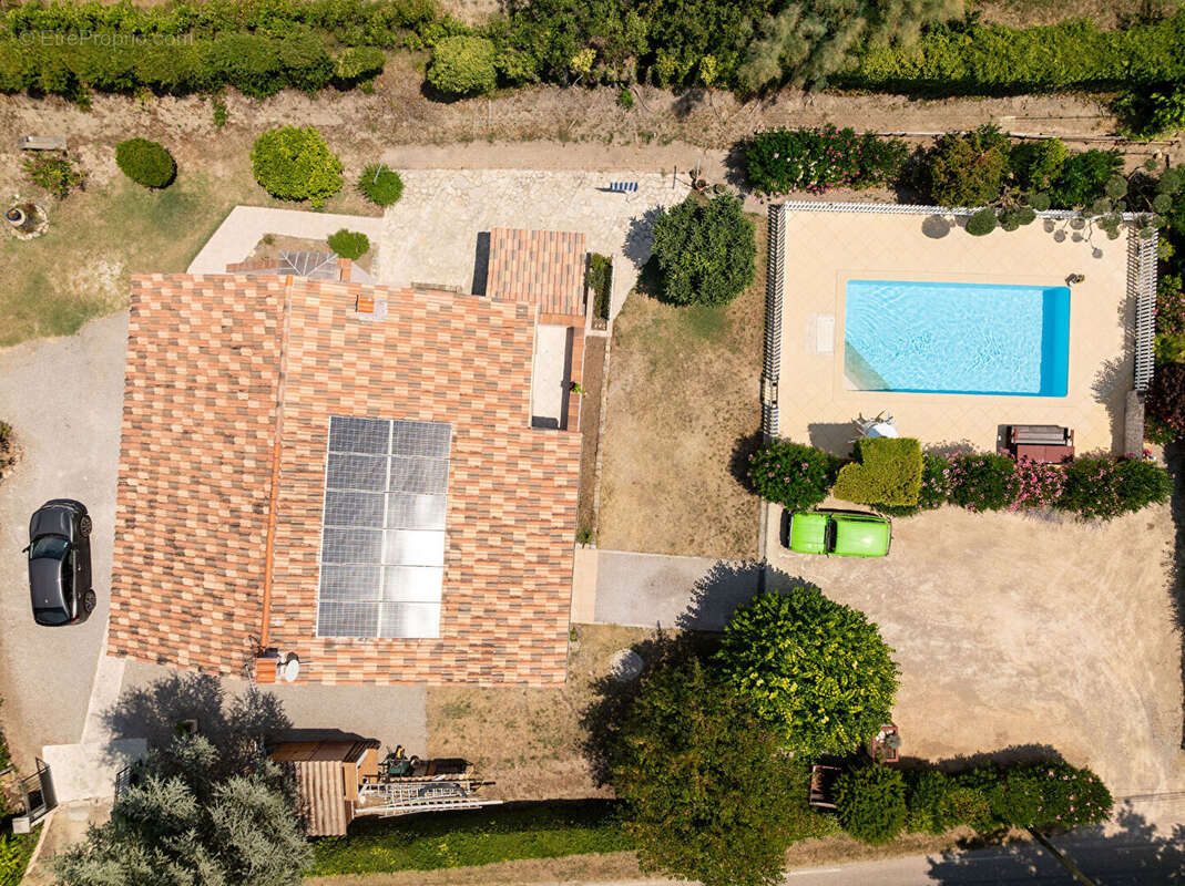 A VENDRE EN EXCLUSIVITE ! À  SAINT ANTONIN DU VAR Maison - 6 pièces 153 m2 sur un terrain de  1200 m2 avec piscine - photo 20