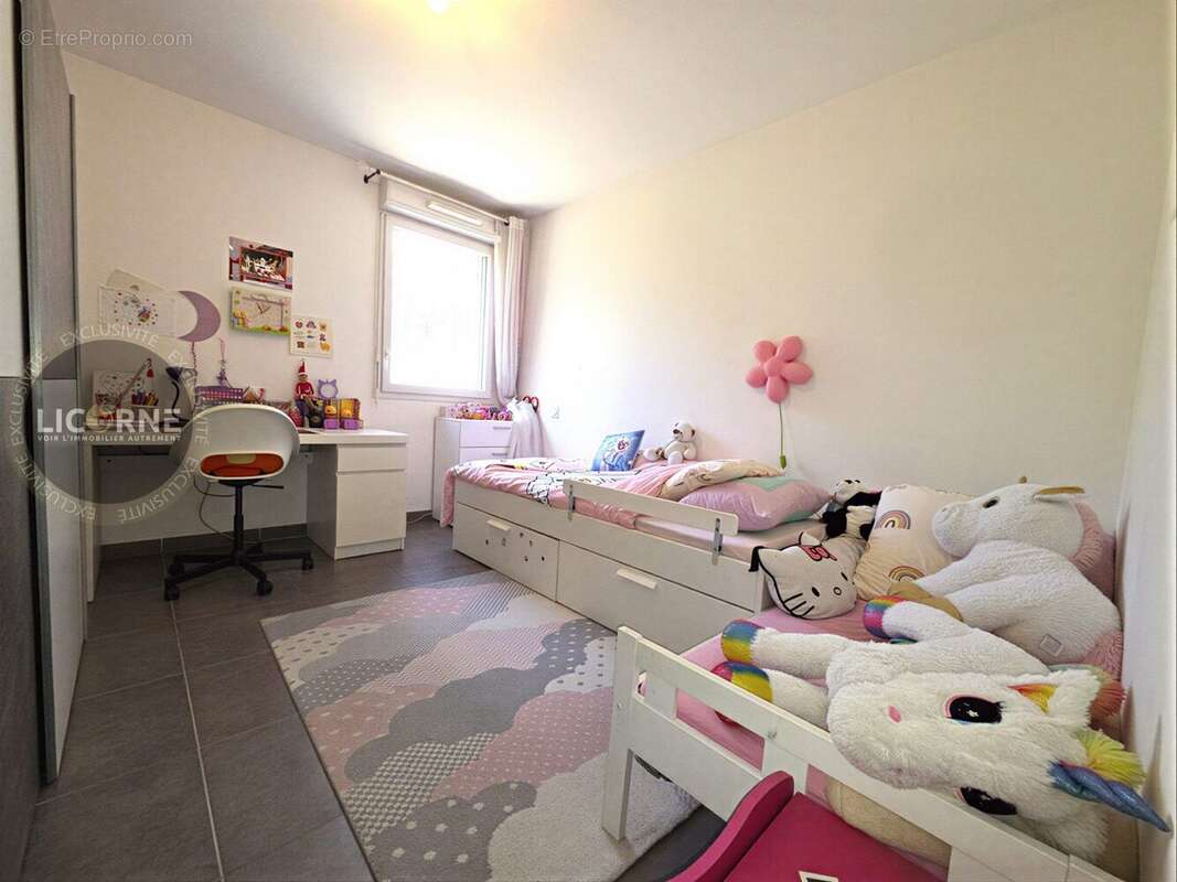 Chambre 1 - Appartement à MARSEILLE-14E
