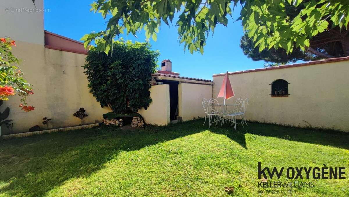 Maison à SAINT-LAURENT-DE-LA-SALANQUE