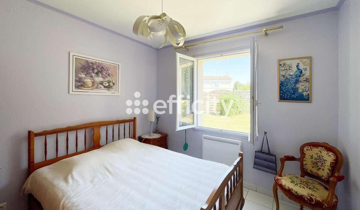 Maison à SAINT-LAURENT-DE-LA-PREE