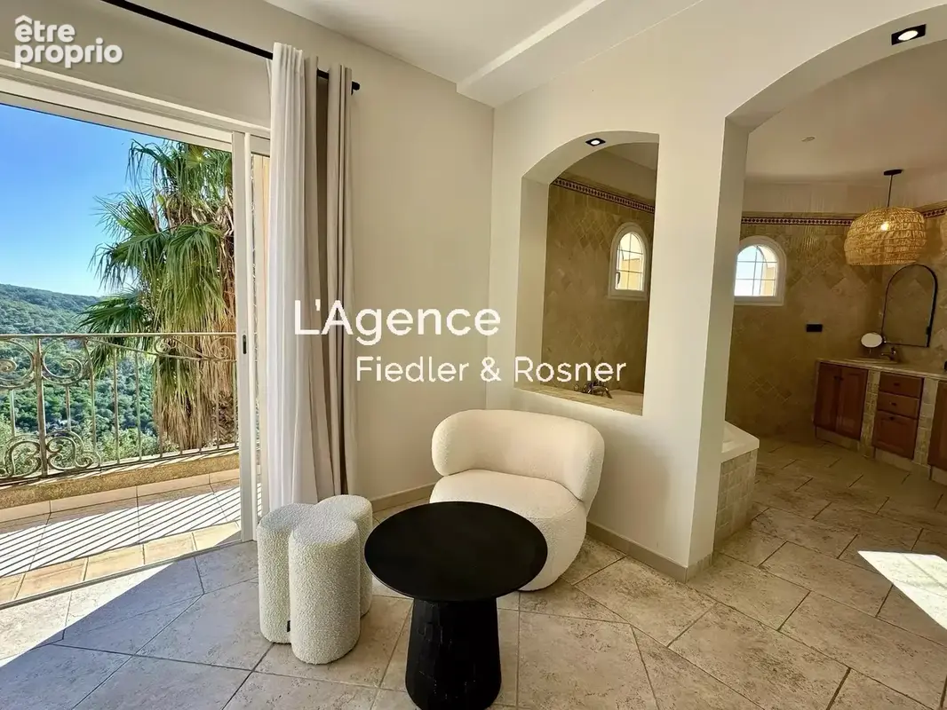 Ref 698 : grimaud - domaine securise - villa avec vue mer et helisurface - photo 19