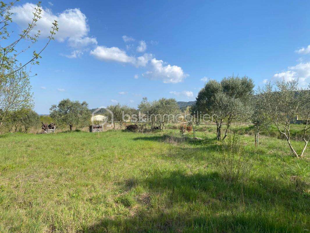 Coup de coeur pour cette magnifique parcelle constructible et viabillisée de 2318m² - Vue imprenable sur l'arrière pays - photo 7