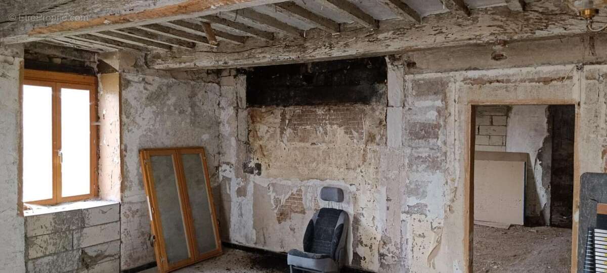 Corps de ferme 200m2  4 pièces et annexe  70300 Baudoncourt - photo 7
