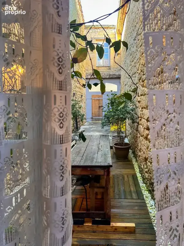 Propriété de charme dans un village prisé avec cour intérieure - photo 5
