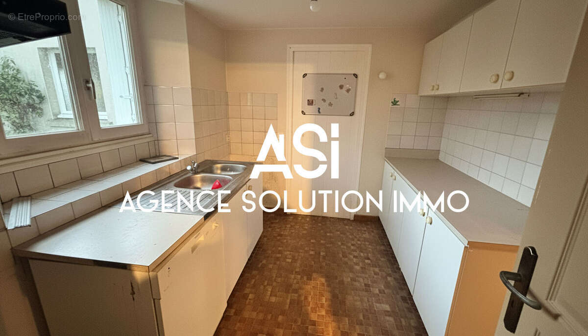 Maison à AMBRIERES-LES-VALLEES