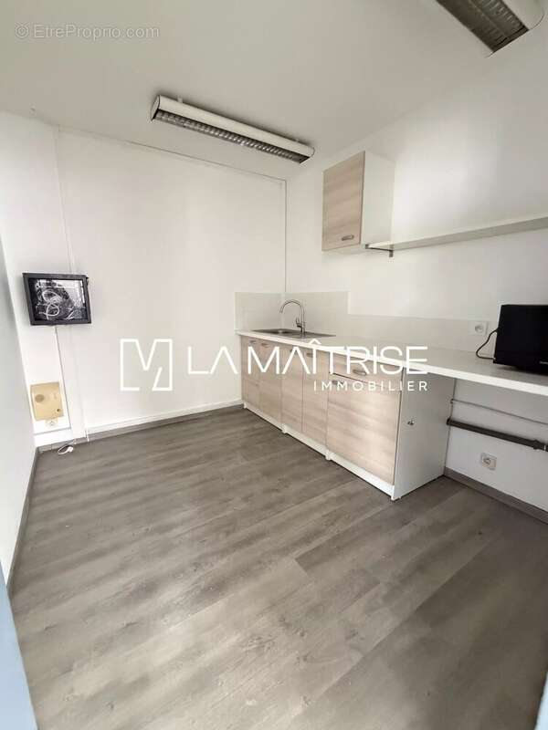 Commerce à MARSEILLE-9E
