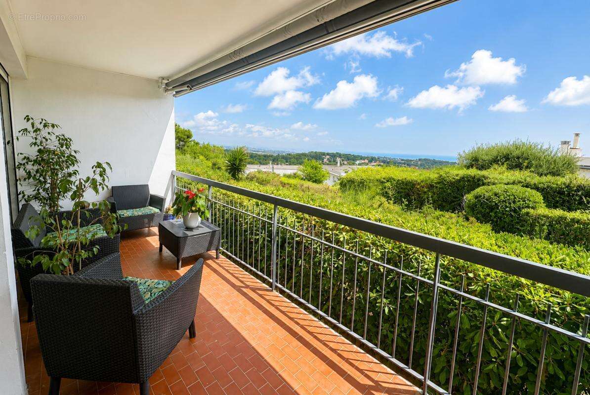 Appartement à VALLAURIS