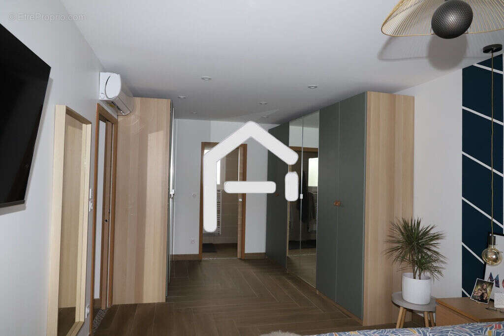 Maison 116 m² à La Tour-Du-Crieu  - photo 9