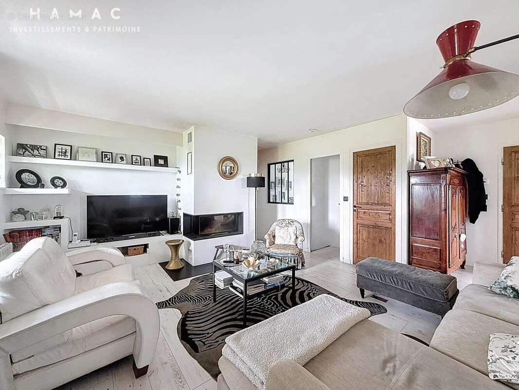 Maison à LA TOUR-DE-SALVAGNY