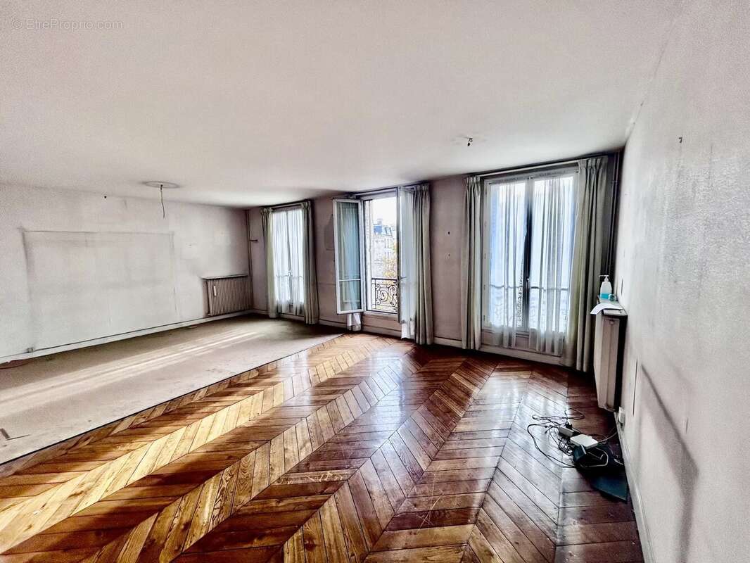 Appartement à PARIS-17E
