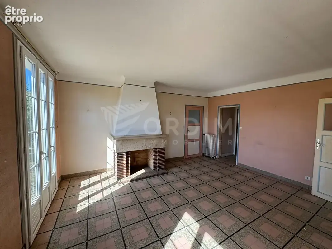 PROCHE COEUR DE VILLE, pavillon deux chambres sur son terrain de 884 m². - photo 5