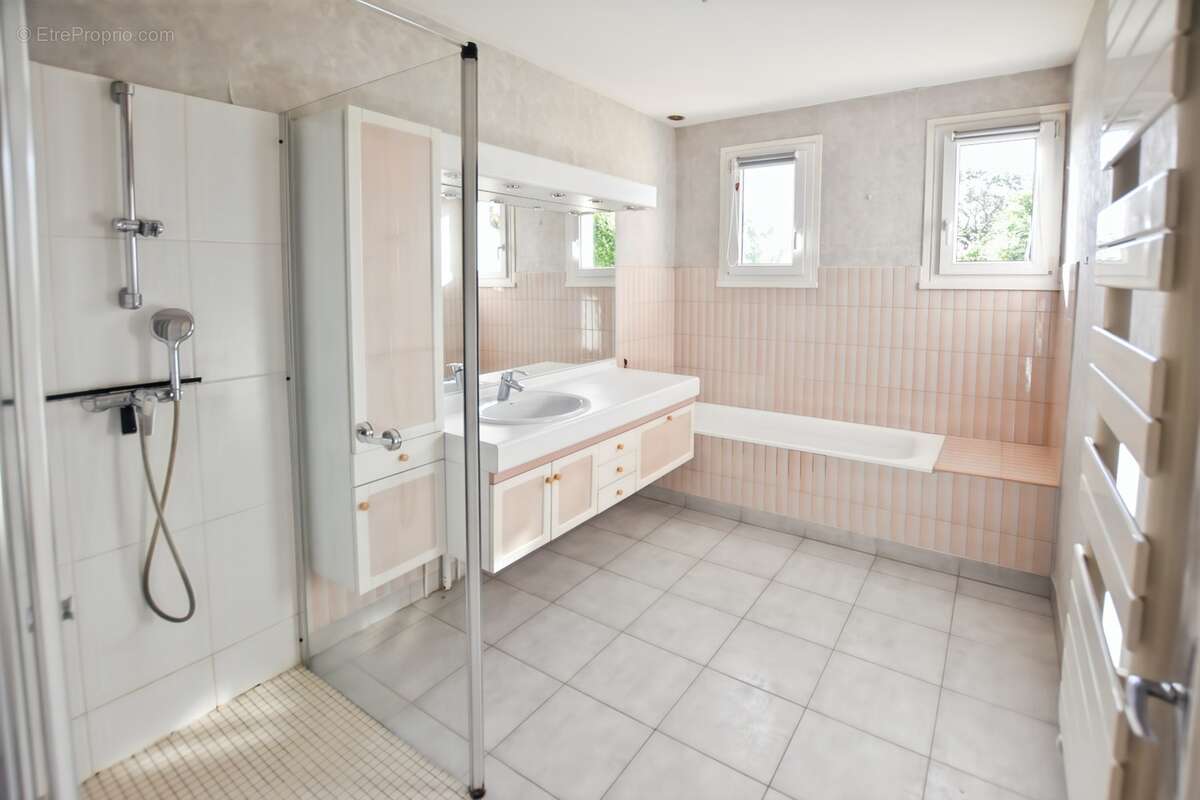 Maison sur sous-sol de 149 m2 avec 1840 m2 de terrain  à FARGES LES CHALON (71) - photo 7