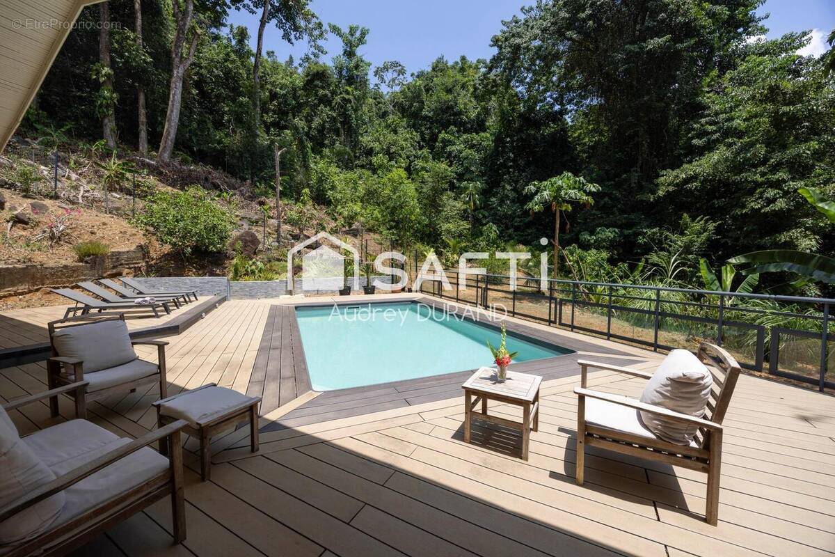 Photo 1 - Maison à REMIRE-MONTJOLY