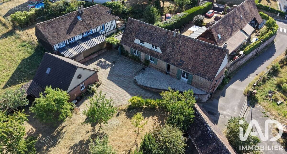 Photo 1 - Maison à LE MONT-SAINT-ADRIEN