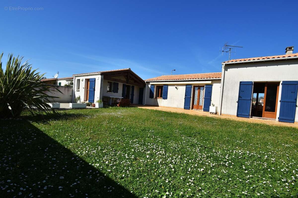 Ile d'OLERON, LA BREE LES BAINS (17), Charente-Maritime, Maison à vendre 5 pièces, 106 m² habitables, terrain 540 m² - photo 4
