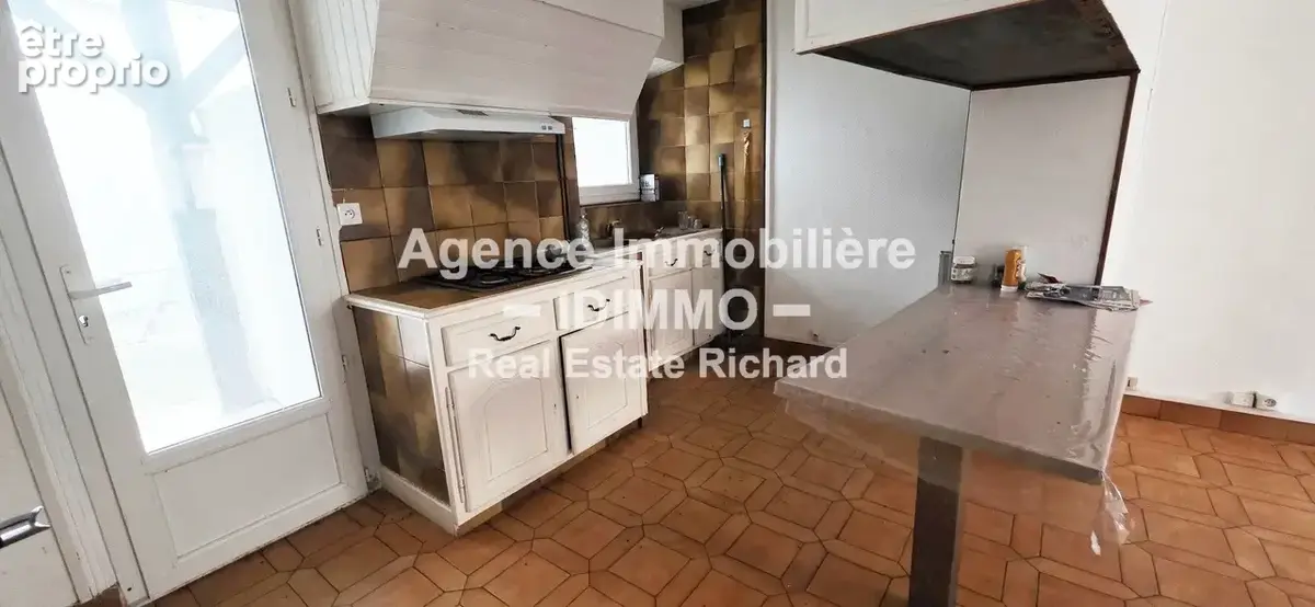 Immeuble de rapport de 3 lots Idéal investisseur Local commercial loué + 2 appartements libres - CORBEILLES - photo 12