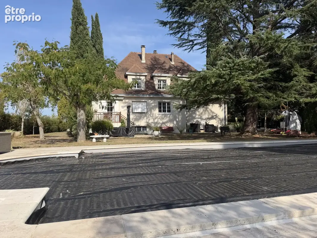 Rare à proximité de Castelsarrasin   maison t7, piscine rénovée et 3 300 m2 de terrain - photo 11