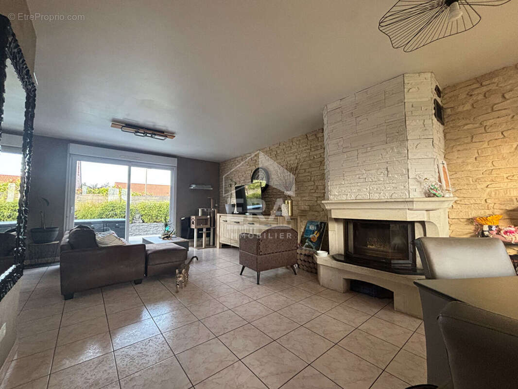 Maison à COURRIERES