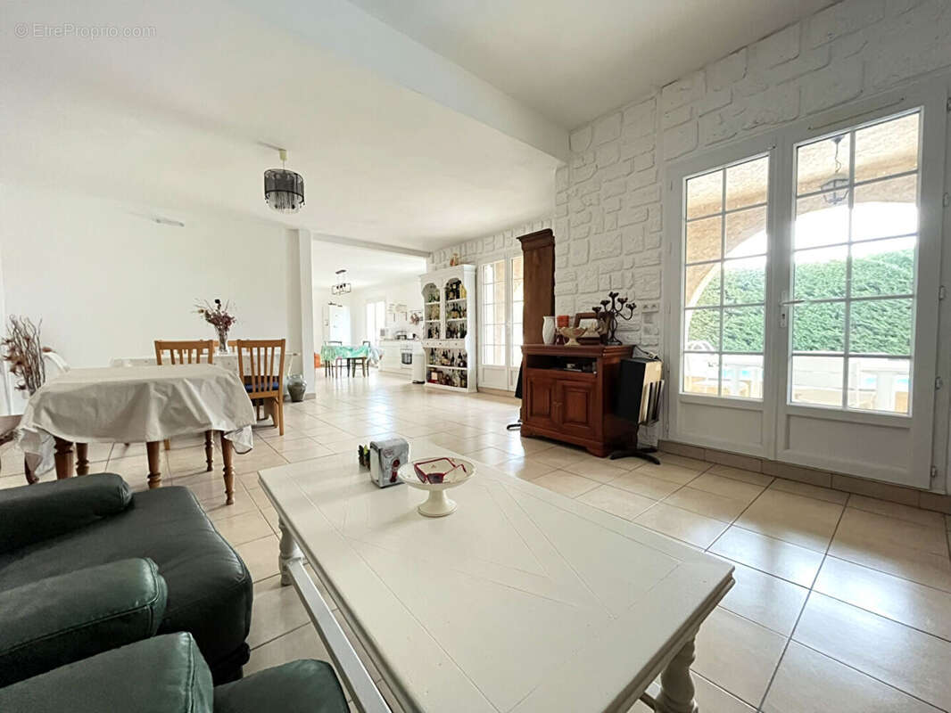 Maison à SAINT-LAURENT-DU-VAR