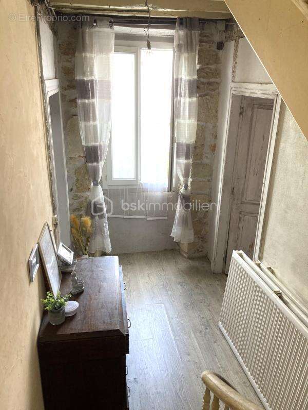Maison de caractère avec dépendances et fort potentiel - photo 7