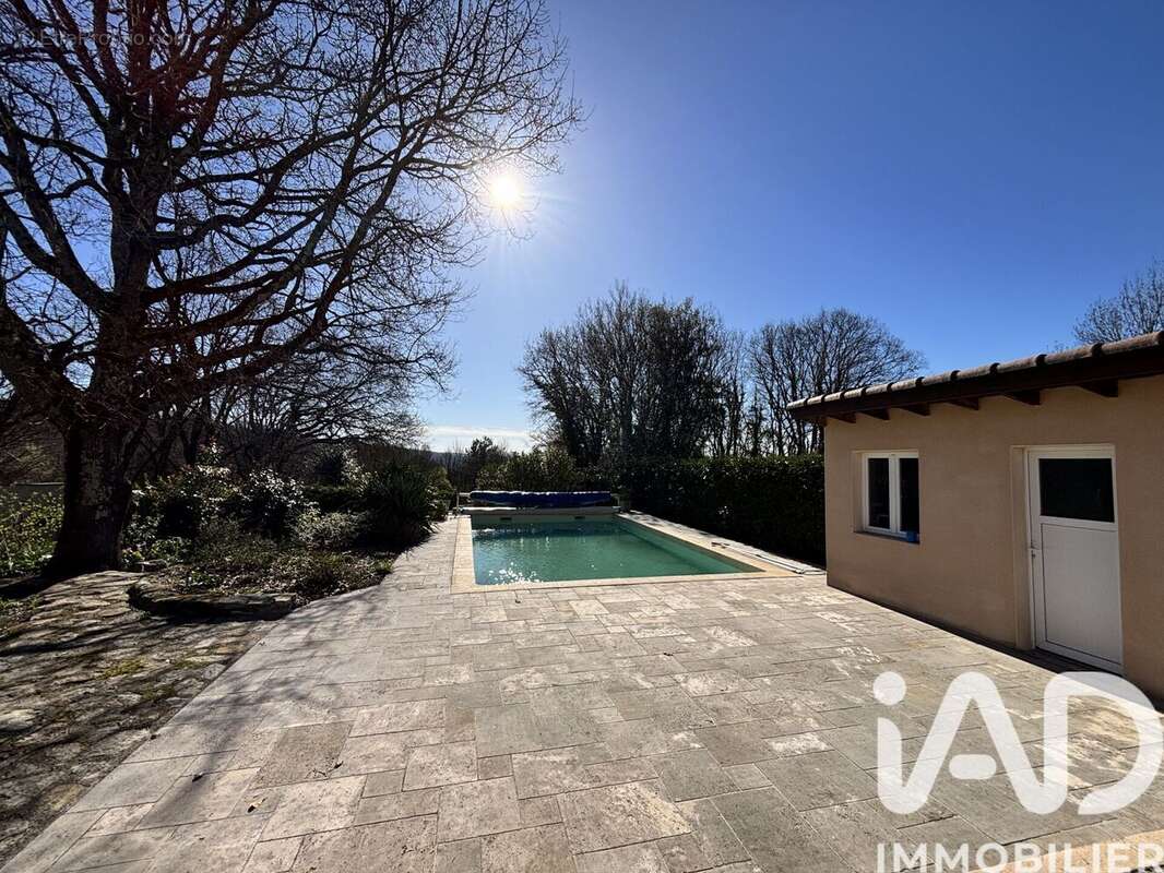 Maison 127 m² à Saint-Julien-Du-Serre  - photo 9