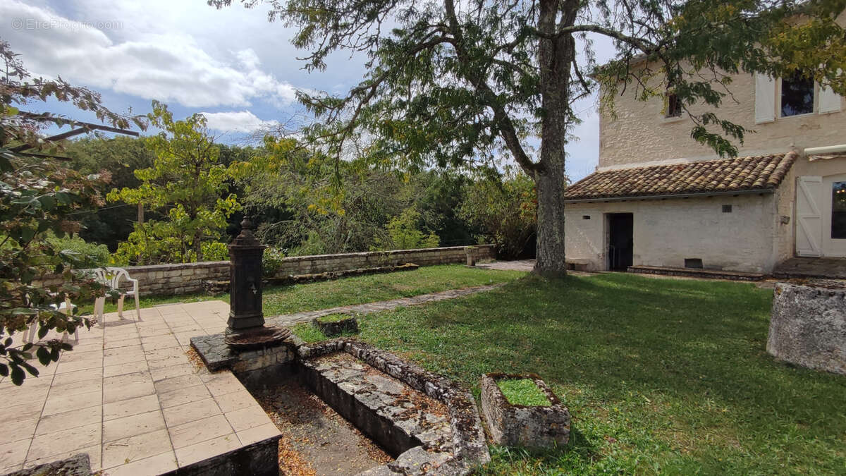 Maison à MONTAIGU-DE-QUERCY