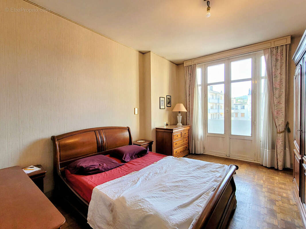 Appart F5 avec ascenseur à 50 m de la Place Michelet - photo 3
