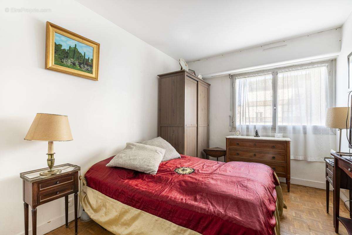 Appartement à PARIS-7E