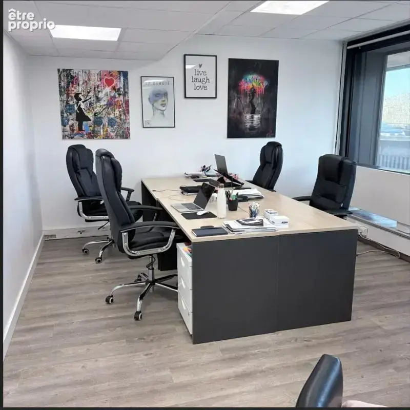 A vendre Bureaux de 236 m² au Pont de St Cloud - photo 3