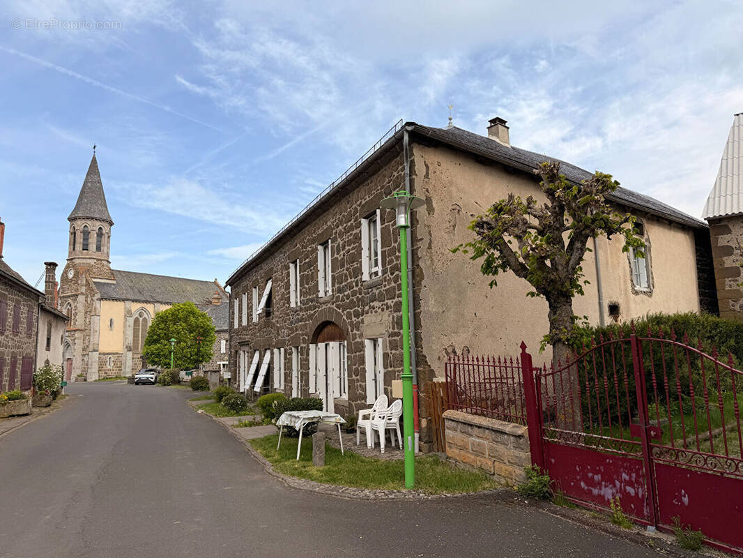 Maison à SEGUR-LES-VILLAS