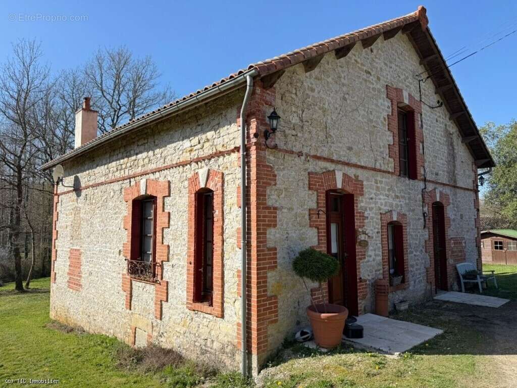 Maison à NANTEUIL-EN-VALLEE