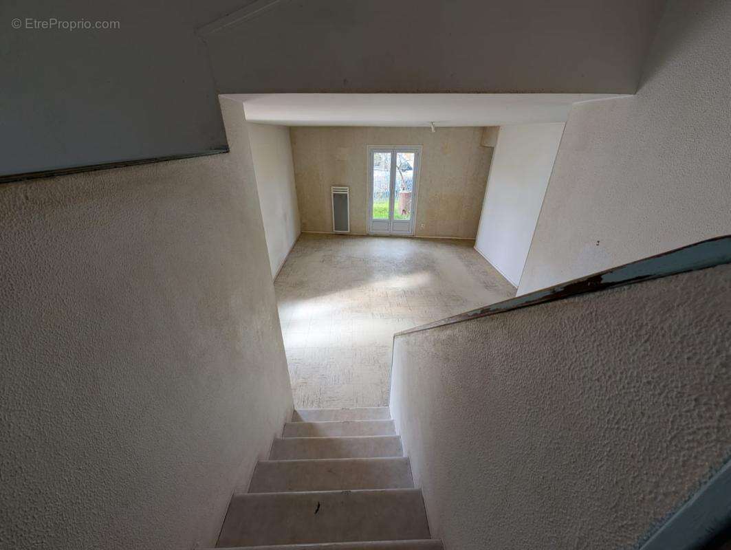 Maison à BELLENAVES