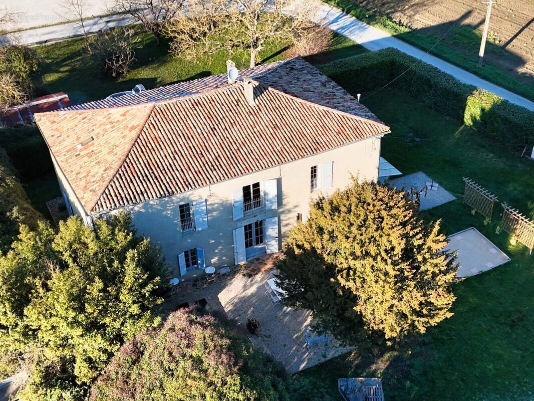Maison à SERRES-ET-MONTGUYARD