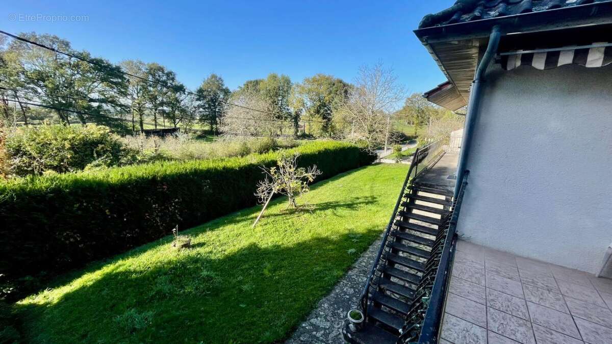 Maison Familiale sur terrain de 1385 m2, surface au sol de 191m2 - photo 6