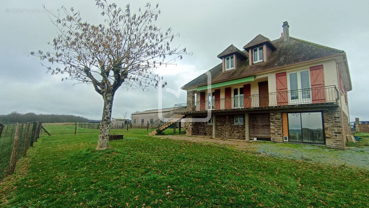 Maison à JUMILHAC-LE-GRAND