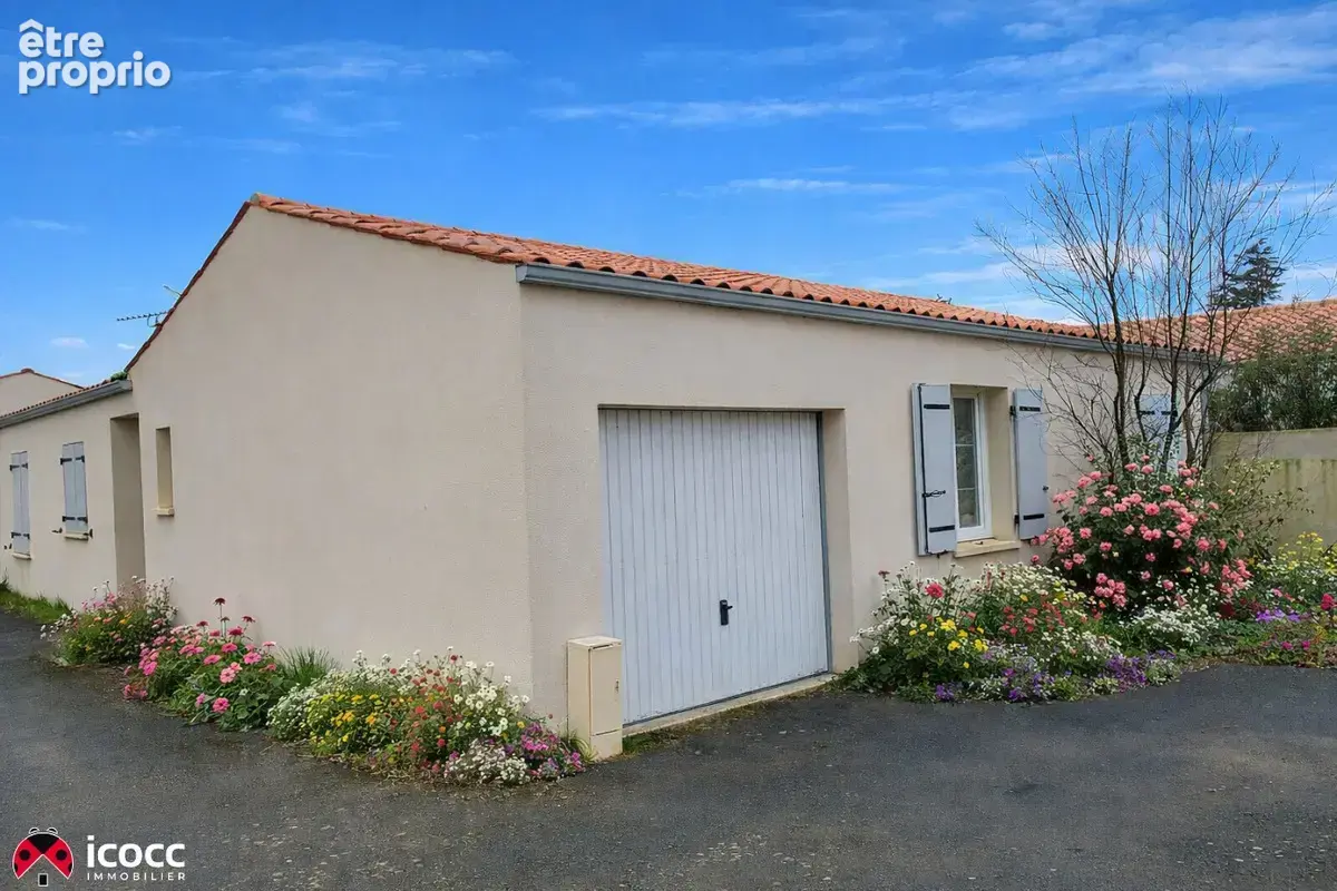 Maison à CHAMPAGNE-LES-MARAIS