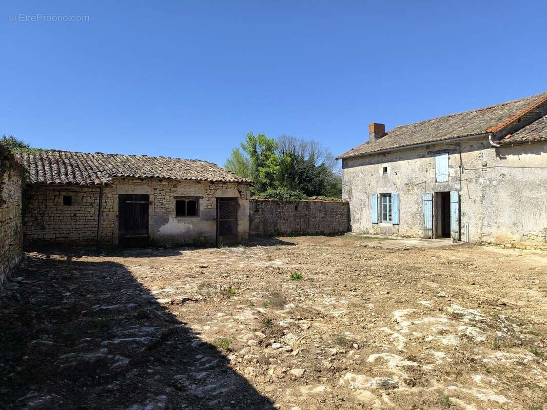 Maison à LIMALONGES