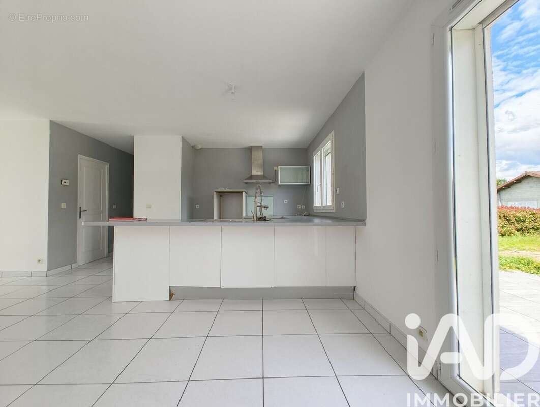 Maison 88 m² à Limons  - photo 8