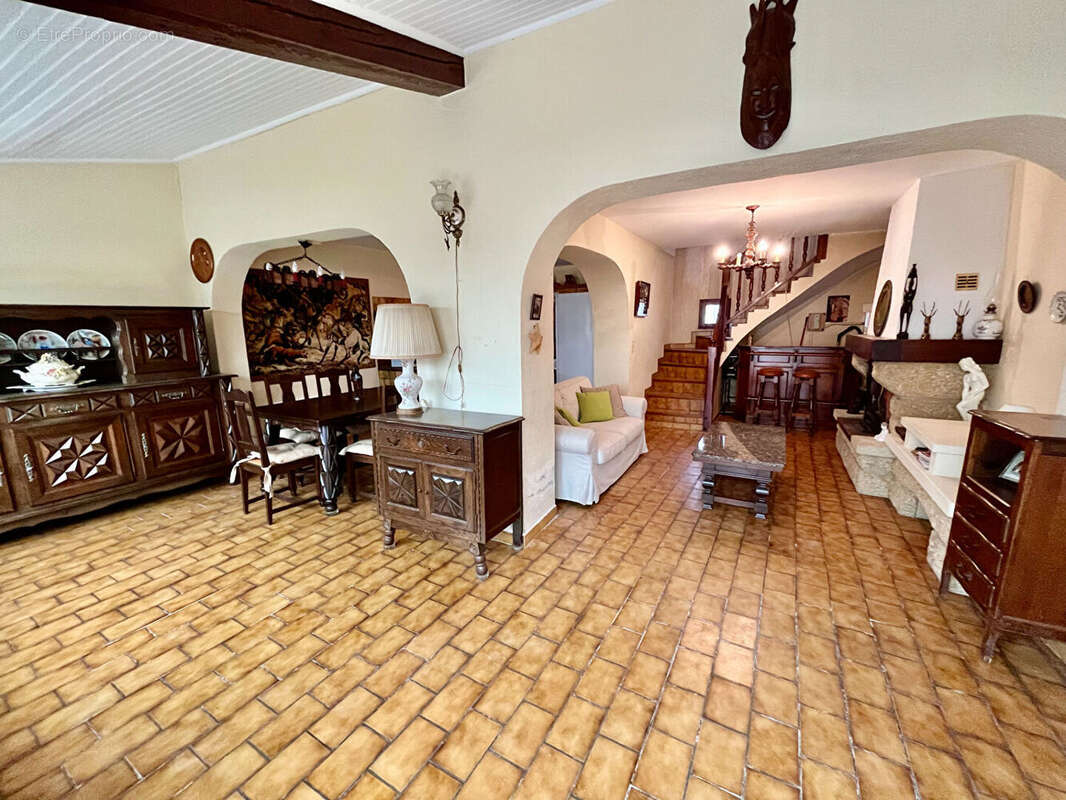 Maison à L'ISLE-SUR-LA-SORGUE