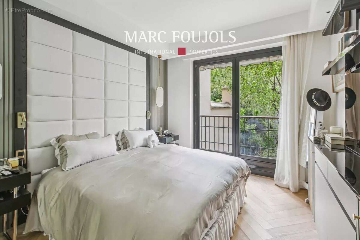 Appartement à PARIS-16E
