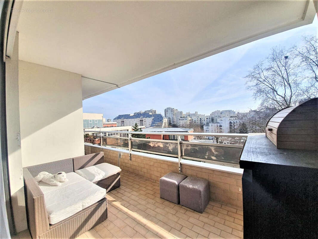 Appartement à COURBEVOIE