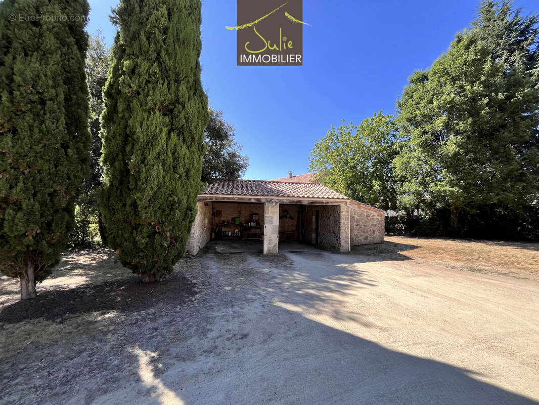 Propriété de plain-pied dans un joli parc clos de 3642m2 - photo 12